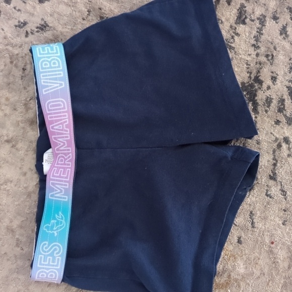 Girls bundle shorts. 3/$15 - Picture 4 of 7